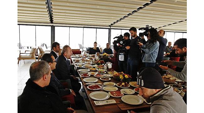 Şahiner gazetecilerle kahvaltıda buluştu