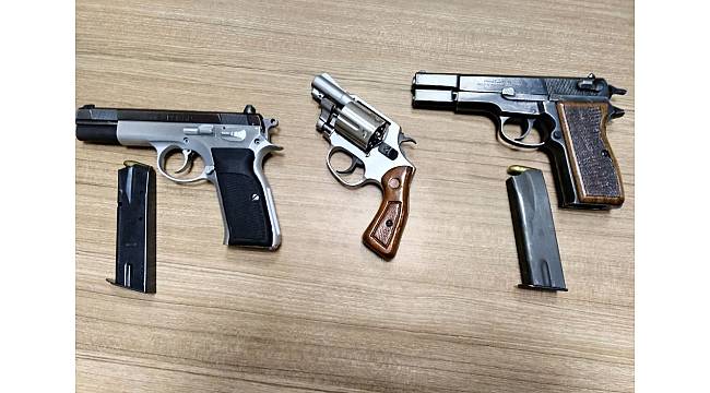 Samsun'da otomobilde 3 tabanca ele geçti: 1 gözaltı