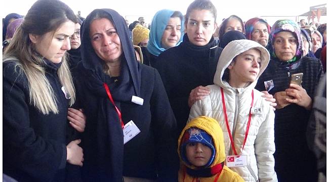 Şehidin 13 yaşındaki kızından babasına son bakış