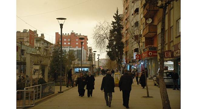 Siirt belediyesi şehri aydınlatıyor