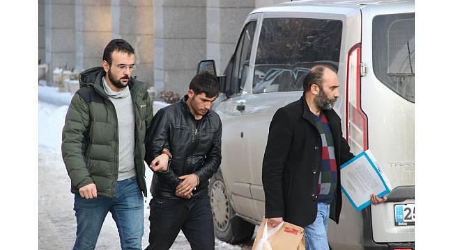Silahlı, kar maskeli market soyguncusu yakalandı