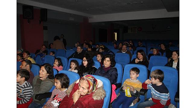 Sökeli çocuklar Karagöz ve Hacivat&#39;ı çok sevdi