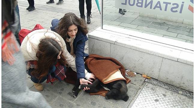 Taksim Metrosunda duygulandıran görüntü