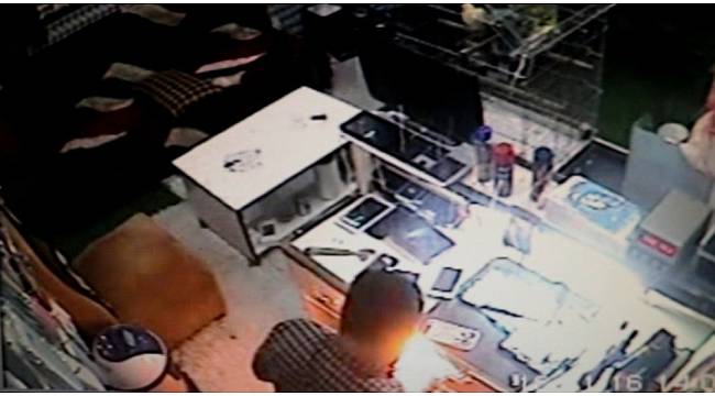 Tamir ettiği tablet elinde patladı