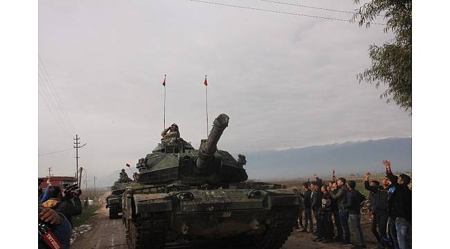 Tanklar Afrin'e ilerliyor