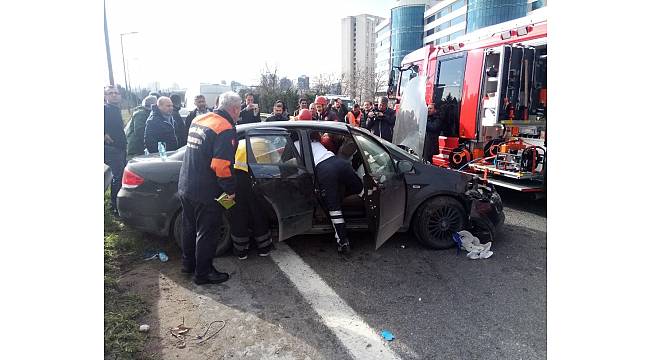 Tem otoyolunda sıkışmalı trafik kazası: 3 yaralı