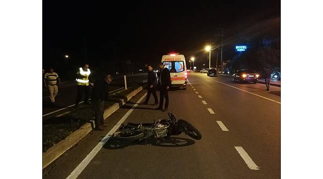 Ters şeritten giden motosiklet sürücüsü kaza yaptı