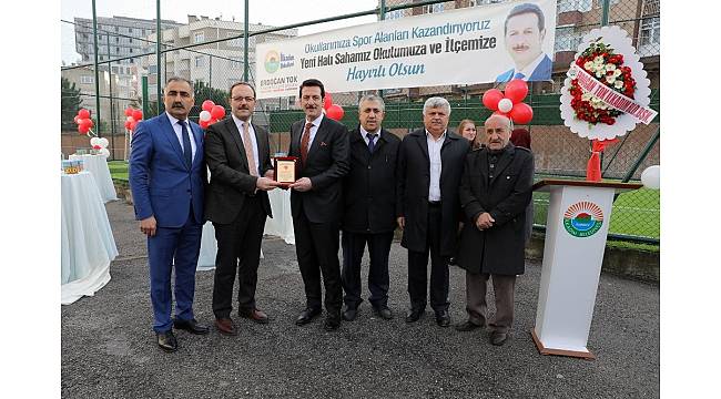 Tok'tan okula halı saha