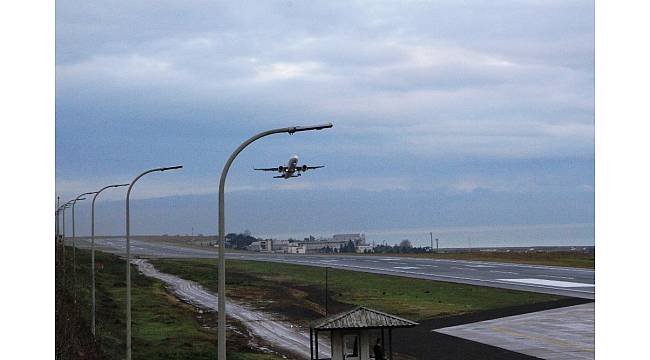 Trabzon Havalimanı yeniden uçuş trafiğine açıldı
