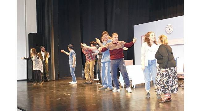Trabzon'da "Garmagaruşuk" isimli tiyatro gösterisi ücretsiz sahneleniyor
