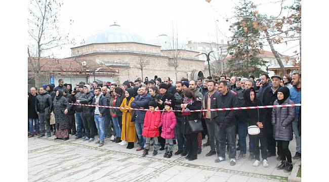 Trabzonlular 1 ton ücretsiz hamsi dağıttı