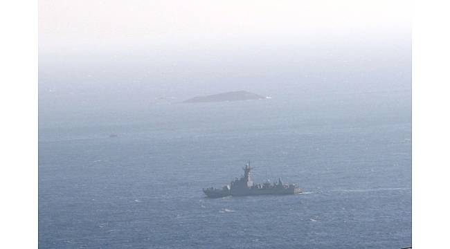 Türk askerinin Kardak'ta bekleyişi sürüyor