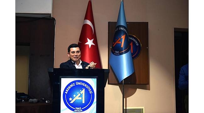 Tütüncü, tazeleme üniversitesinde derse katıldı