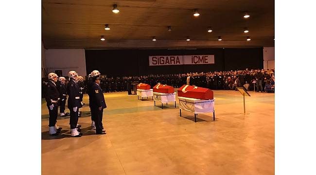 Uçak kazasında şehit olan askerler için uğurlama töreni