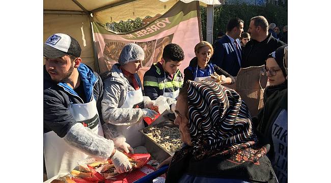 Ümraniye'de 100 bin kişiye hamsi dağıtıldı