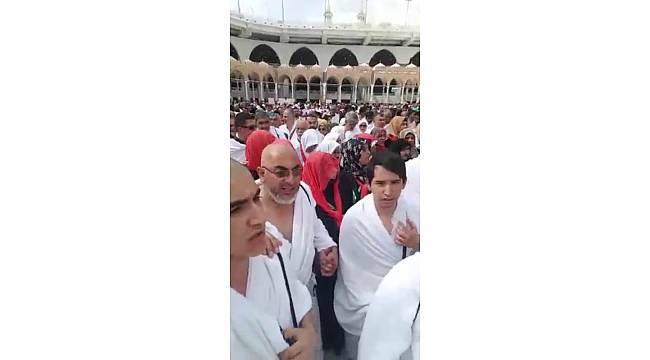 Umreye giden vatandaşlar Kabe'de Mehmetçik için dua etti