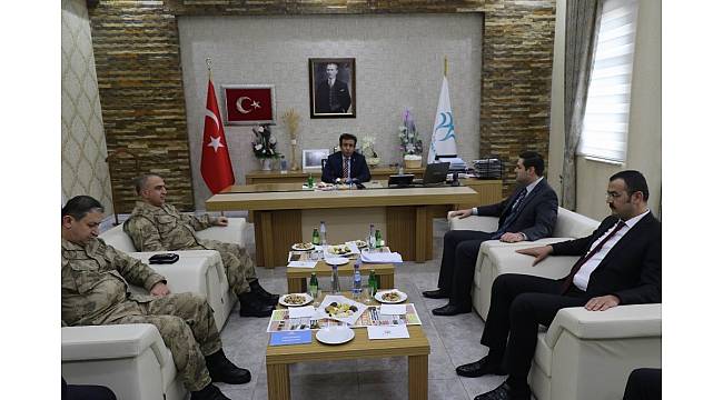 Vali Güzeloğlu, Bismil'de muhtarlarla buluştu