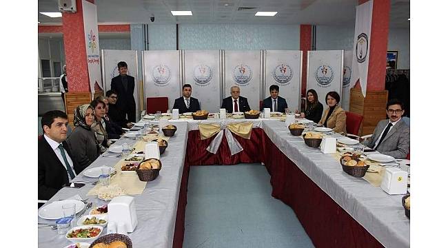 Vali Necati Şentürk İlçe Kaymakamları ile Hirfanlı'da buluştu