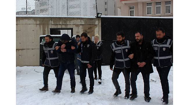Van'da 1.8 milyon liralık vurgun yapan dolandırıcılar tutuklandı