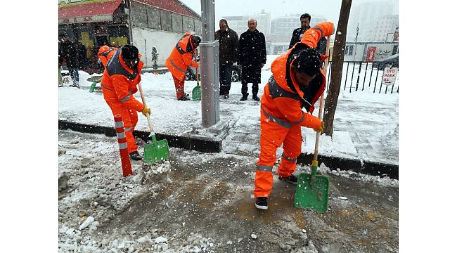 Van'da kar temizleme çalışması