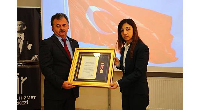 Yalovalı şehidin babasına "Devlet Övünç Madalyası ve Beratı" verildi