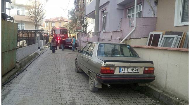 Yangına giden itfaiye ekipleri hatalı park eden araçlar yüzünden sokağa giremedi