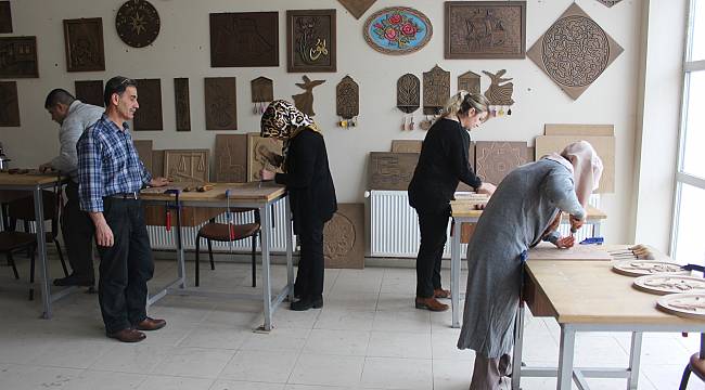 Yaşayan hazine: ‘ahşap ve hat oyma sanatı’