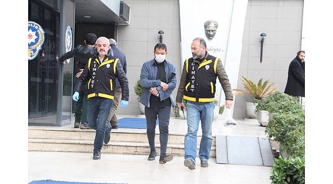 Yirmi yerinden bıçaklayıp boğazını kesti