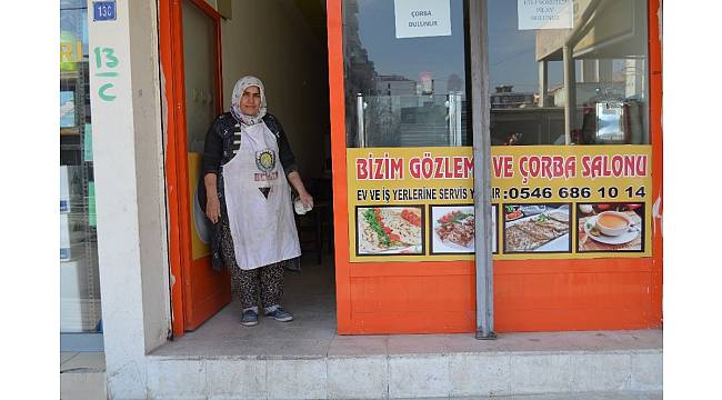 Açtığı gözleme dükkanı ile eşine destek oluyor