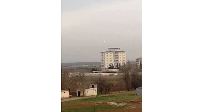 Afrin'deki PYD mevzileri roketatarlarla vurulmaya devam ediyor