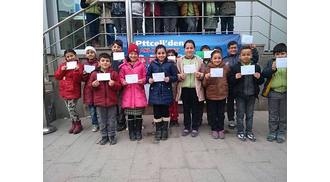 Afyonkarahisar'daki öğrencilerden Hatay'daki öğrencilere mektup var