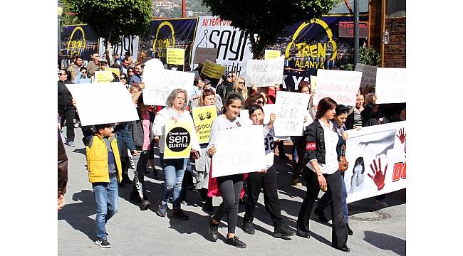 Alanya'da çocuk istismarına tepki yürüyüşü