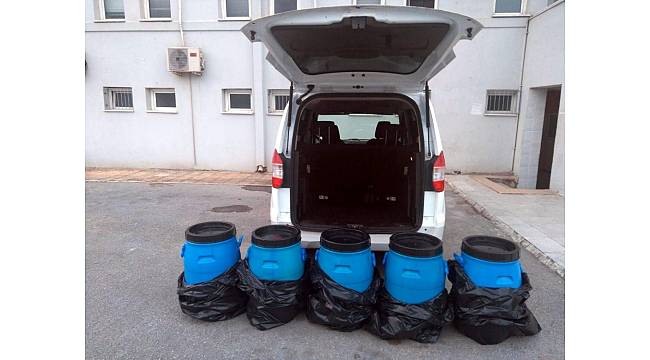Aldıkları yağı hem eksik tarttılar hem de parasını ödemeden kaçmak istediler
