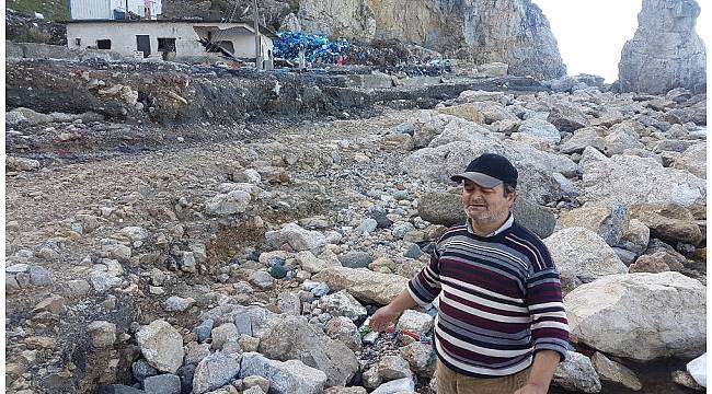 Amasra&#39;da dev dalgalar dolguyu alınca tarihi eserler ortaya çıktı