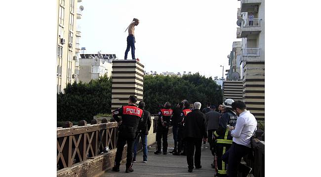 Antalya'da üst geçitte benzinli intihar girişimi