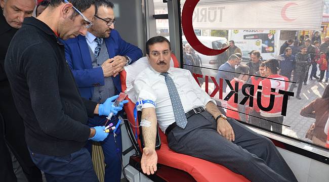 Bakan Tüfenkci’den Mehmetçikler için kan bağışı