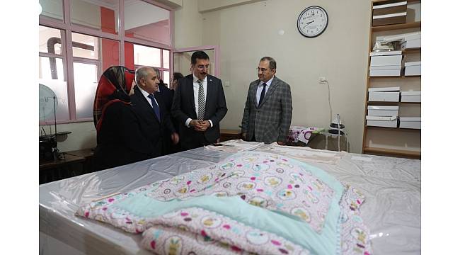 Bakan Tüfenkci kadın çiftçilere sertifikalarını verdi