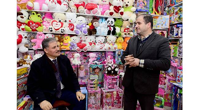 Başkan Çakır esnafları ziyaret etti