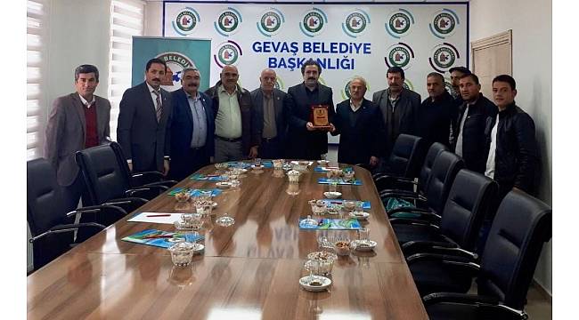 Başkan Hakan, Gevaş'taki meslek örgütleriyle bir araya geldi