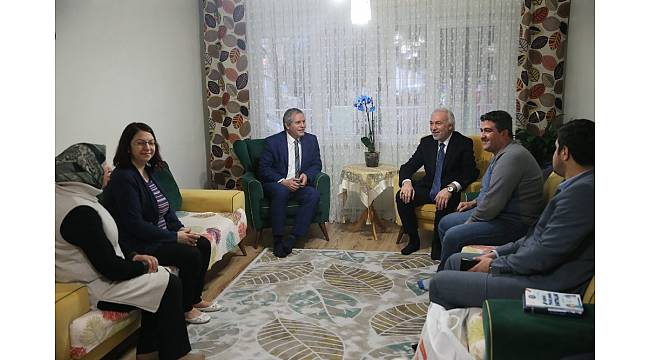 Başkan Saraçoğlu'ndan, yeni doğan bebeklerin ailelerine ziyaret