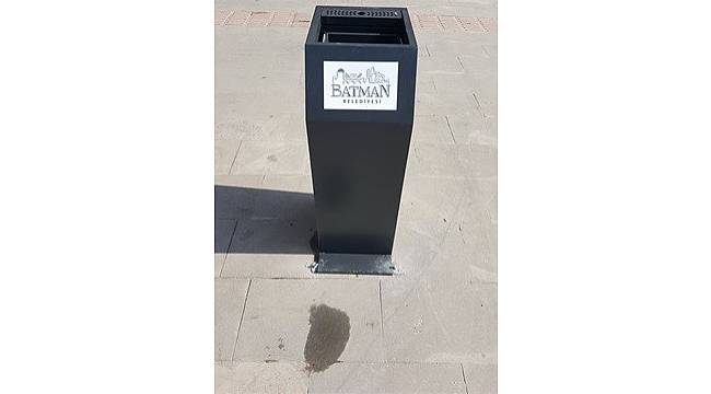 Batman&#39;a modern çöp kutuları