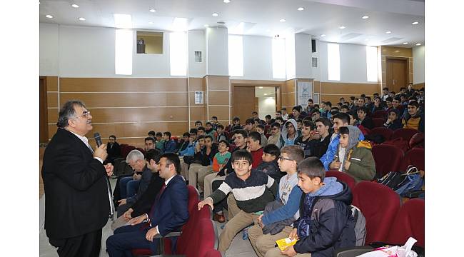 Bingöl'de öğrencilere kişisel gelişim konferansı