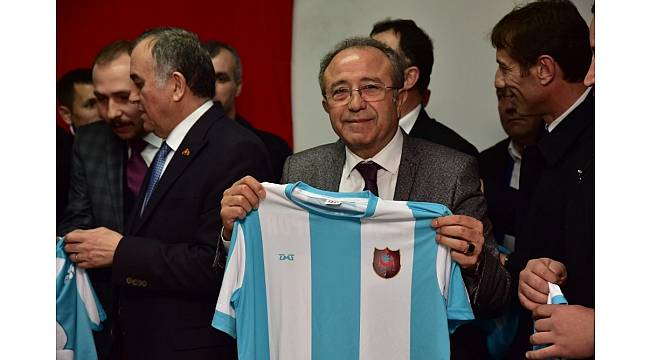 Büüyükşehirden Akçaköyspor'a forma desteği