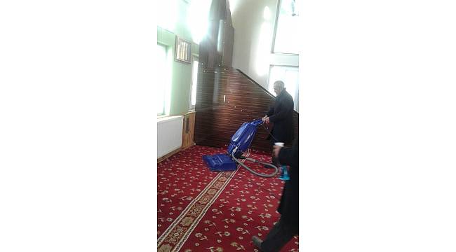 Çaldıran Belediyesinden cami temizliği