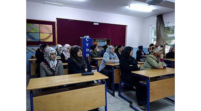 Çeşme'de veliler çocuk istismarı konusunda bilgilendirildi