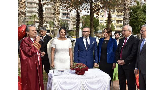 Çılgın Nar Taneleri'nin hocası dünya evine girdi