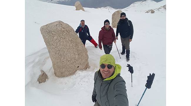 Dağcılar Nemrut Dağı'na tırmandı