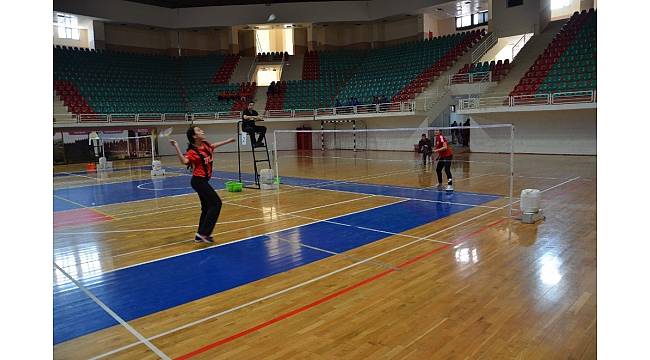 Diyarbakır'da badminton grup maçları