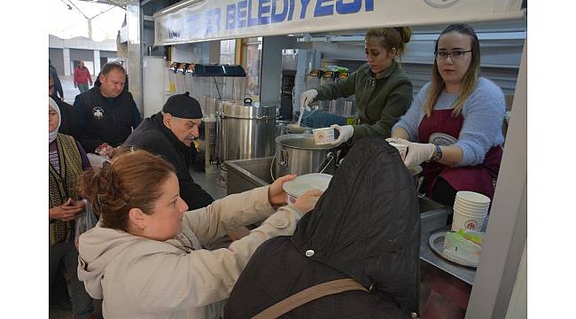 Efeler Belediyesinin pazarcı esnafına çorba ikramı memnuniyetle karşılanıyor