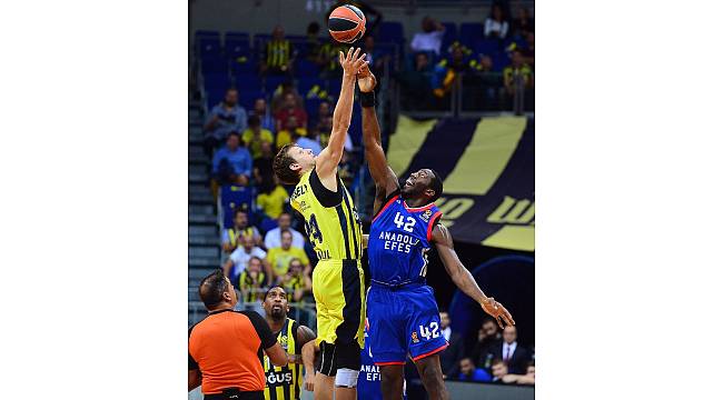 Fenerbahçe, derbide Anadolu Efes'i konuk edecek